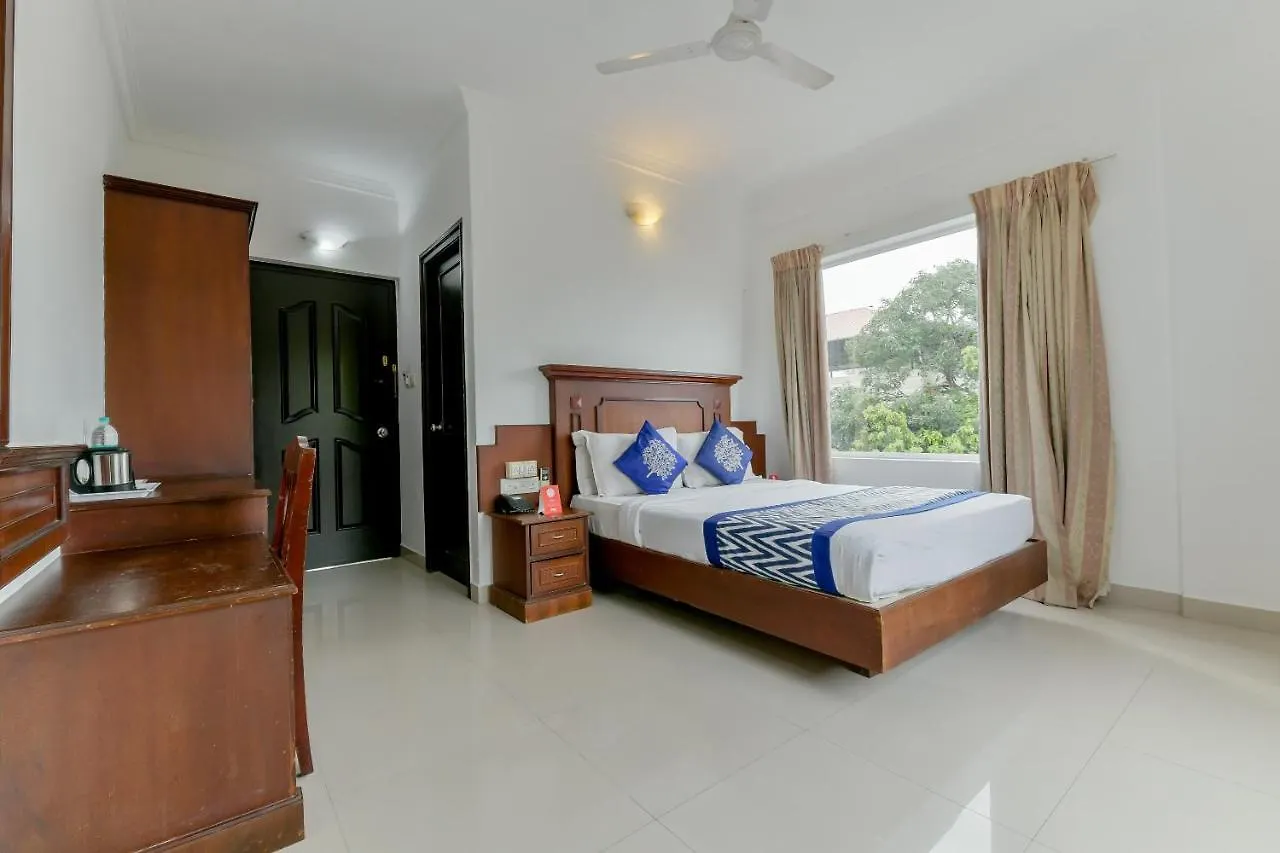 Oyo 15460 Centre Point 호텔 Kochi