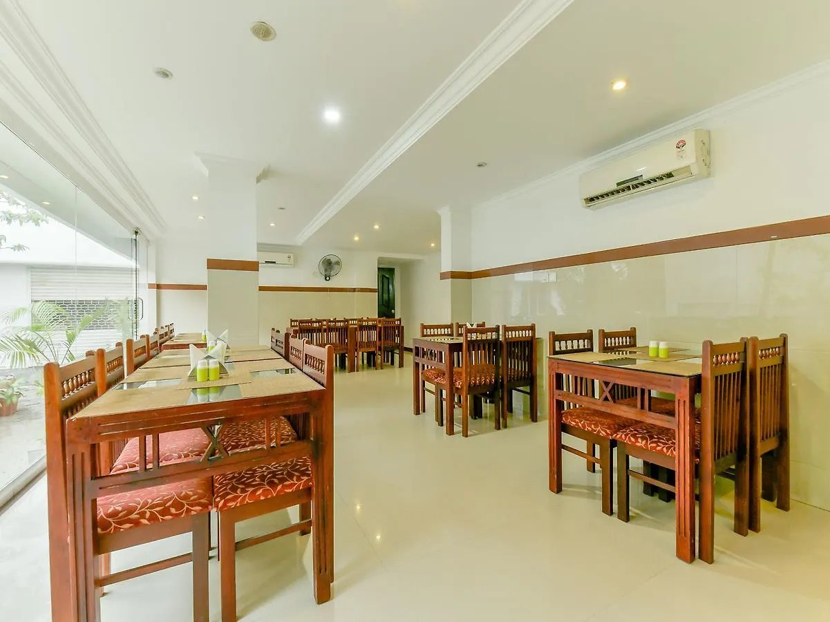 Oyo 15460 Centre Point Hotel Kochi