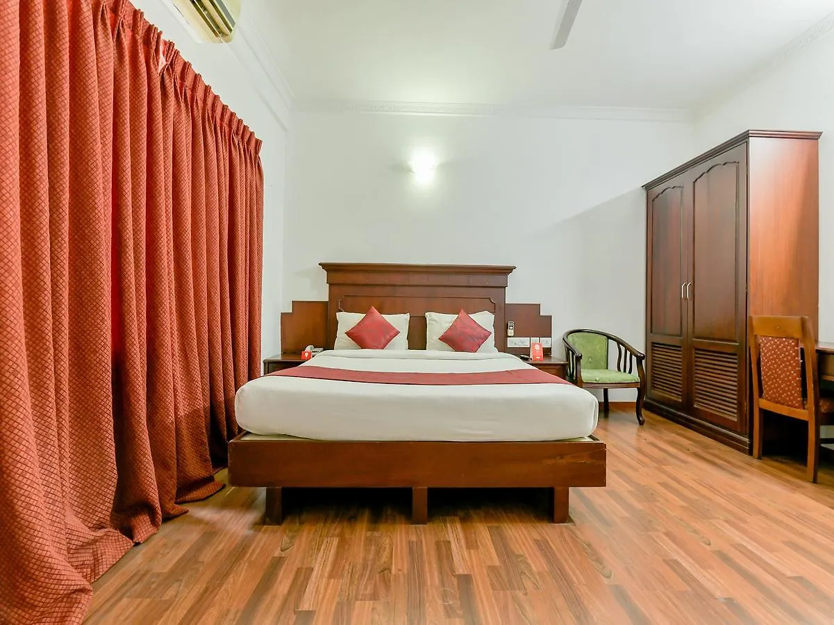 Oyo 15460 Centre Point Hotel Kochi