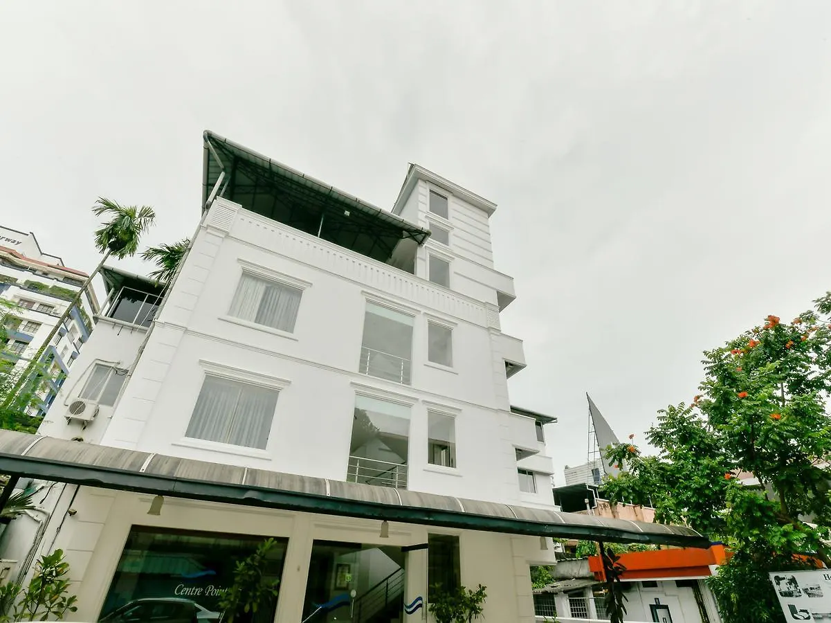 Oyo 15460 Centre Point Hotel Kochi 3*,  India