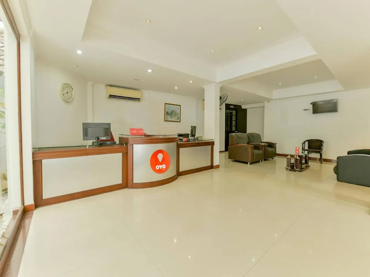 ***  Oyo 15460 Centre Point Hotel Kochi India