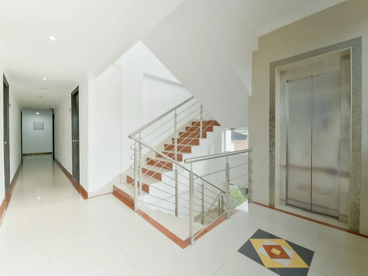 Oyo 15460 Centre Point Hotel Kochi