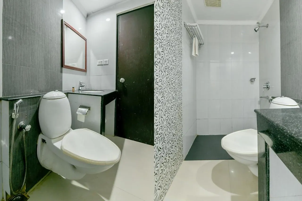 Oyo 15460 Centre Point Hotel Kochi 3*,
