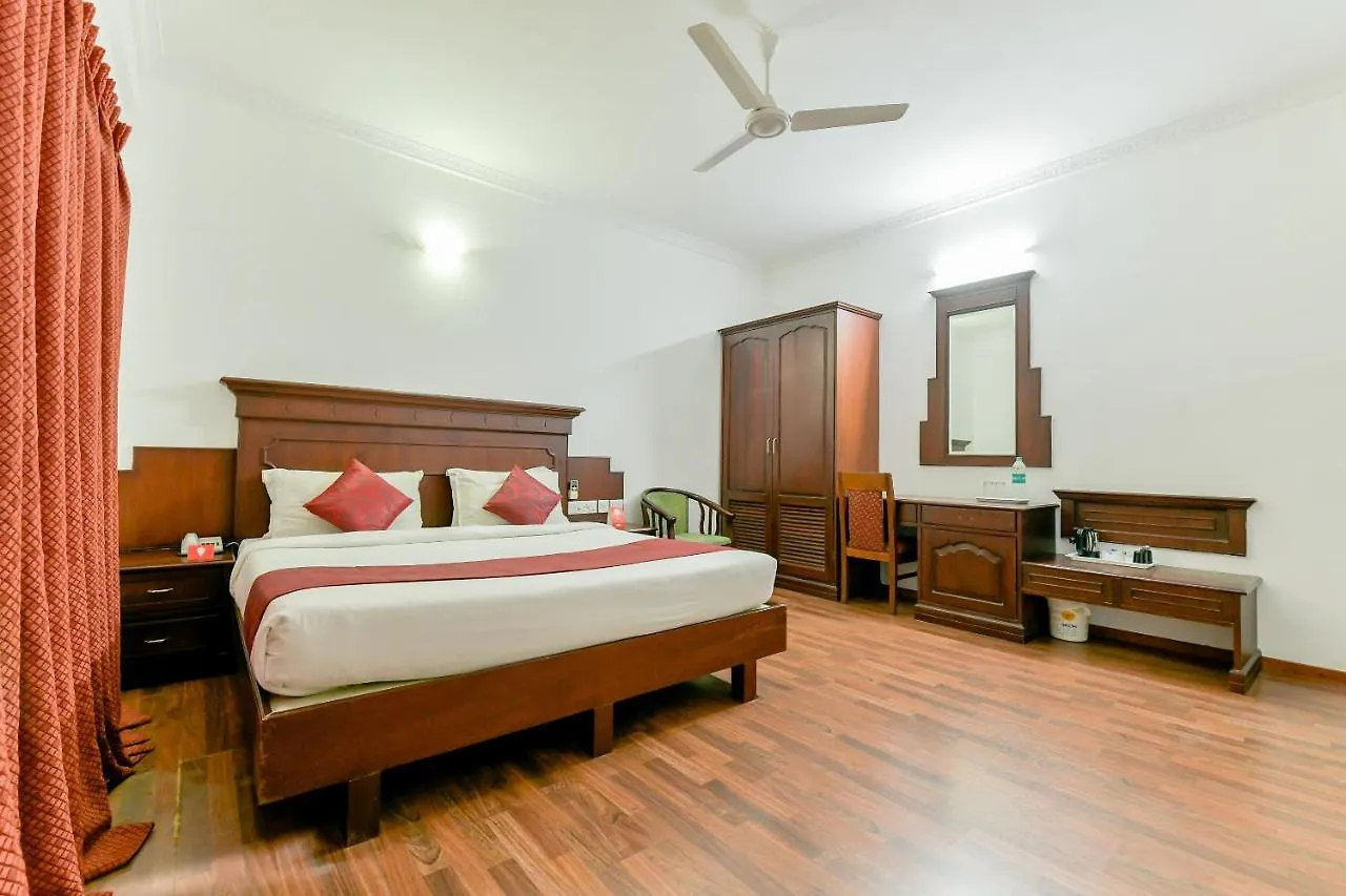Oyo 15460 Centre Point Hotel Kochi