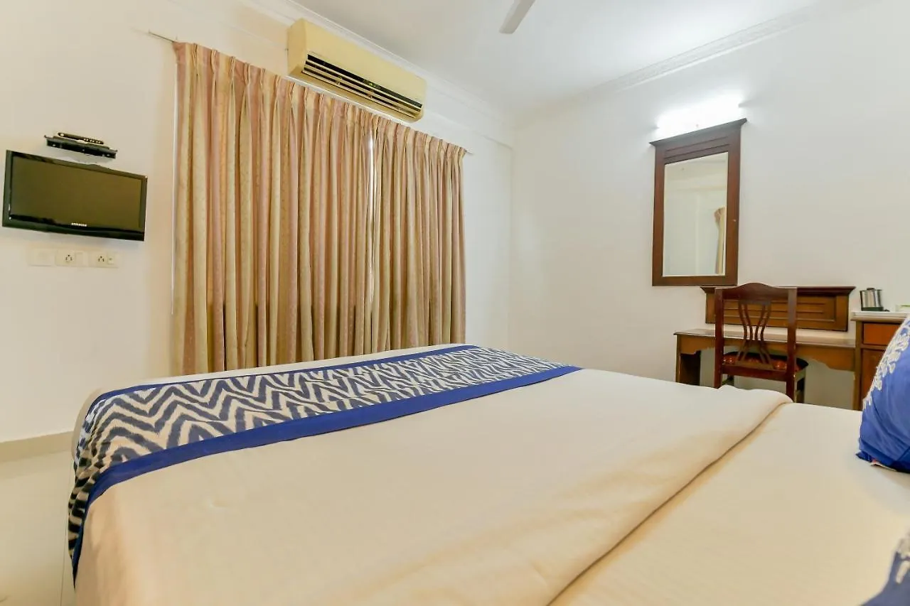 Oyo 15460 Centre Point Hotel Kochi