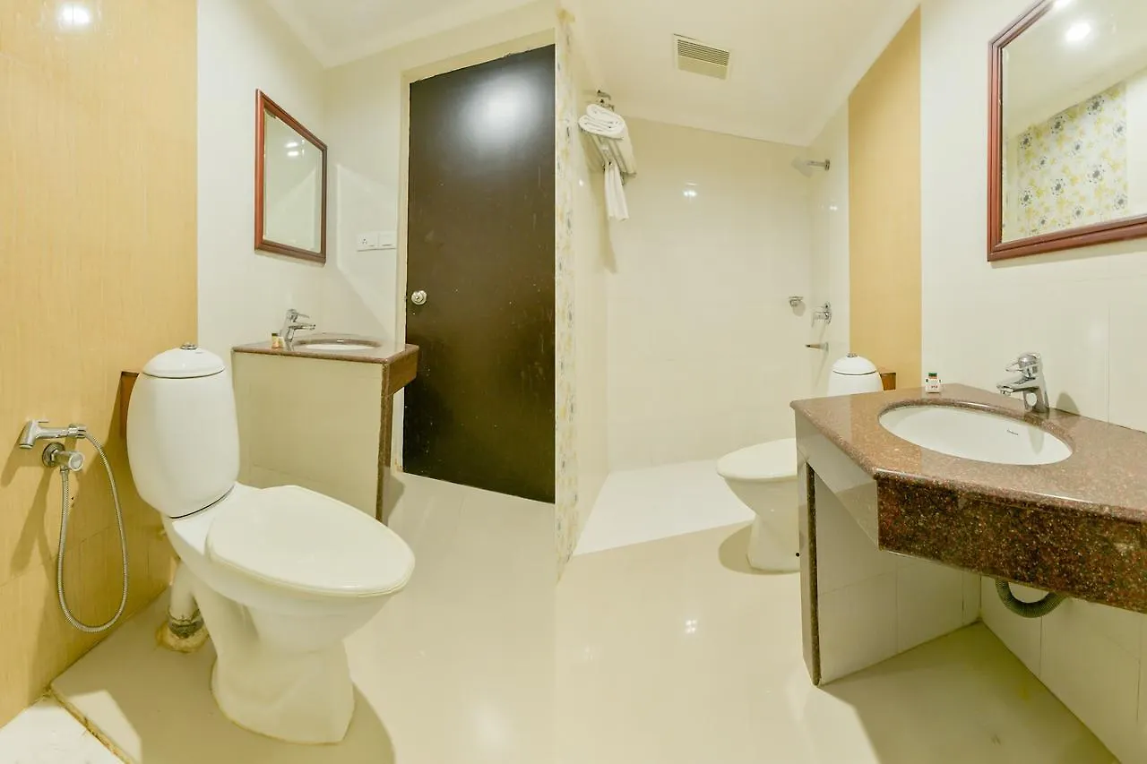 Oyo 15460 Centre Point Hotel Kochi